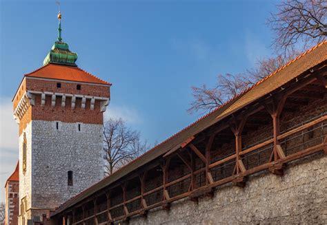 List of cities with defensive walls .